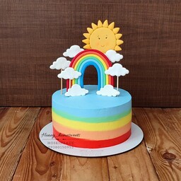 کیک خامه ای تولد با تم رنگین کمان