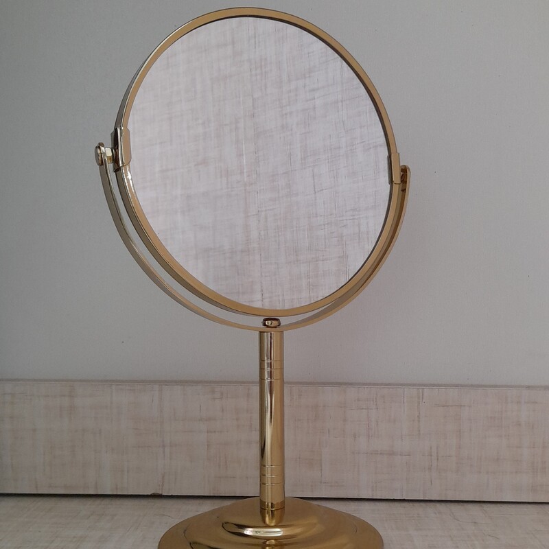 آینه فلزی طلایی آویرور  قطر14 و ارتفاع 27 دارای یک وجه زومدار 5برابر 