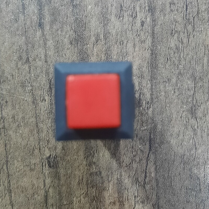 کلیدفشاری مربعی قرمز