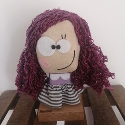 عروسک مو فرفری با پایه چوبی 