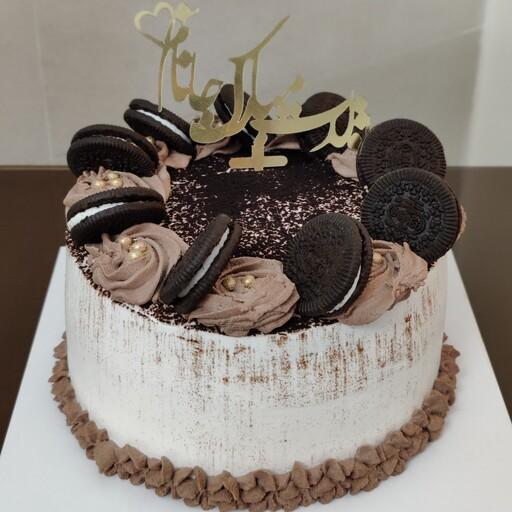 کیک تولد خانگی موکا با فیلینگ خامه شکلاتی و شاتوت، وزن 1.800 کیلوگرم 