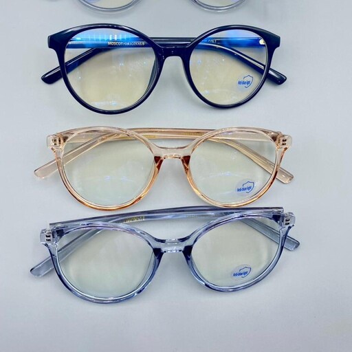 لنز عینک بلوکات یا عدسی بلوکات یک نوع عدسی عینک طبی خاص است که به طور ویژه برای جلوگیری از ورود نور آبی به داخل چشم طراح