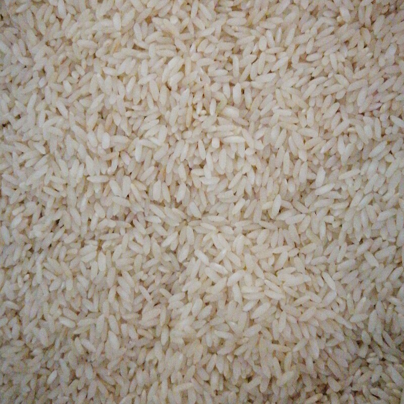 برنج چمپا اصفهان  10 کیلویی  برنج چمپا از نوع هایی است که در مناطق گرمسیر کشت میشود 