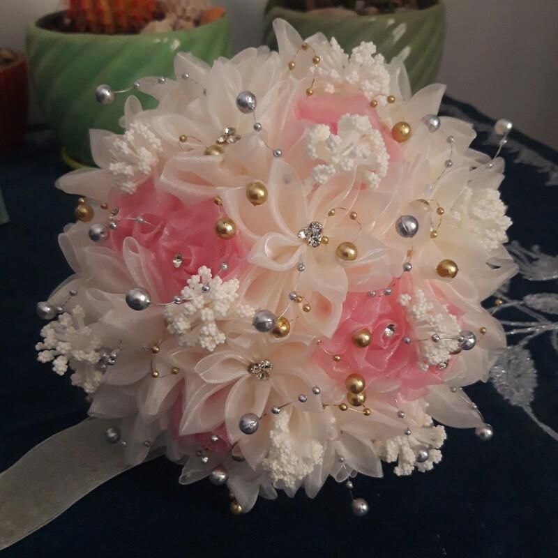 دسته گل عروس مصنوعی،ترکیب دو مدل گل نباتی و صورتی،سایز متوسط