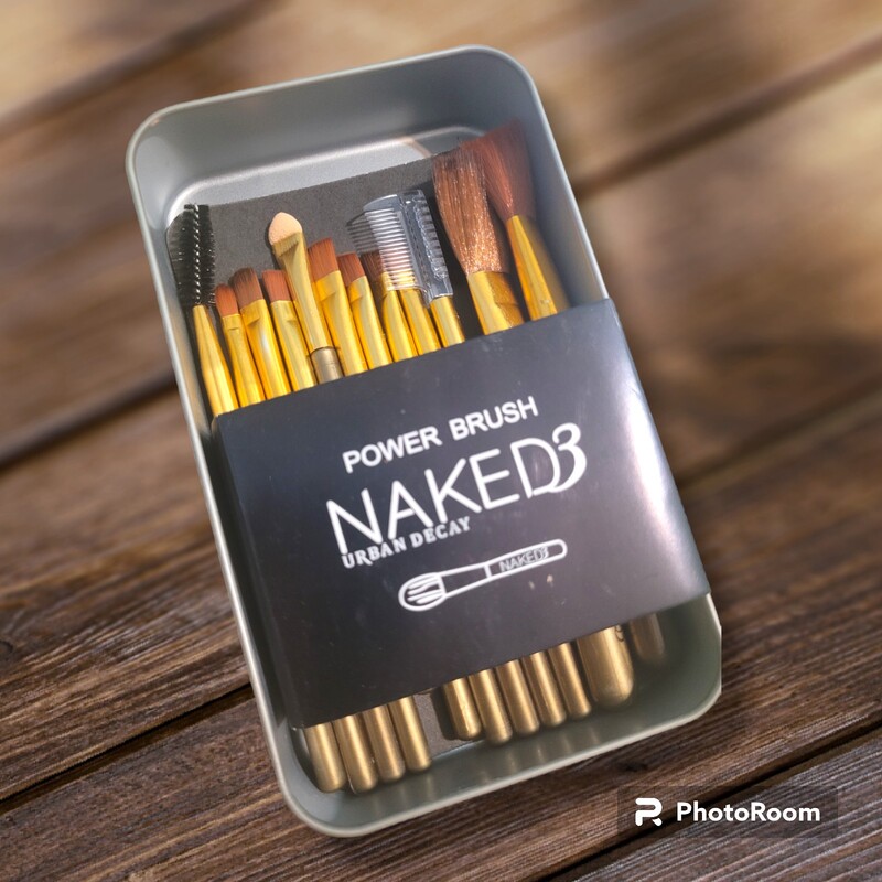 ست براش حرفه ای آرایشی  به همراه شانه مخصوص ابرو مدل naked 3 پک فلزی 