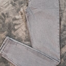 شلوار جین دخترانه وارداتی کد 4
فروش عمده حداقل سفارش 12 عدد قیمت 229 تومان
