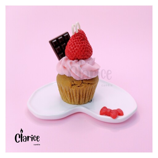 شمع فانتزی  دستساز مدل کاپ کیک با دیزاین توت فرنگی و شکلات، دکوری تزیینی، هدیه تولد،گیفت تولد