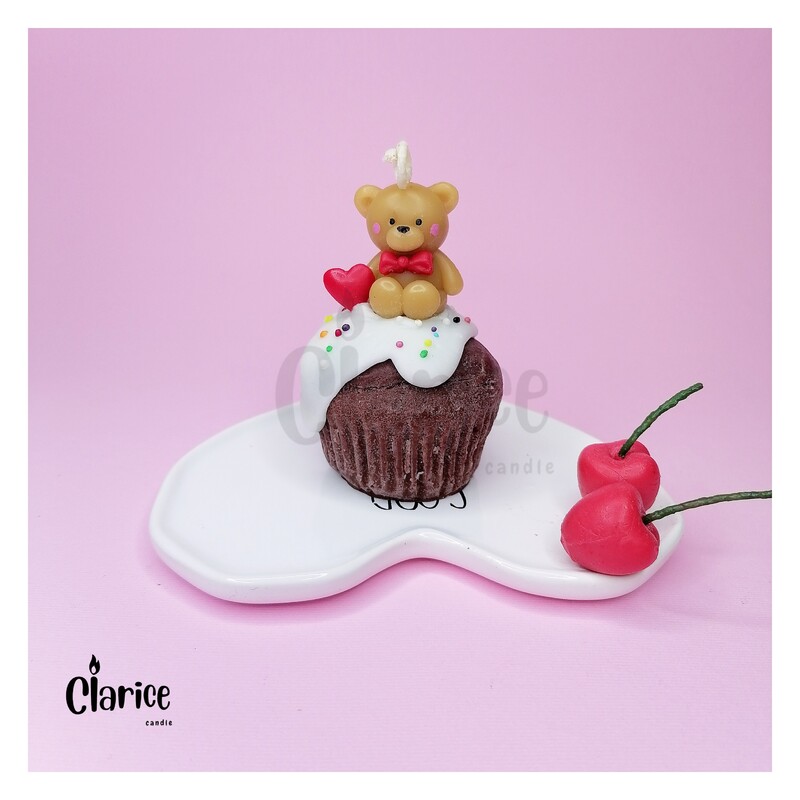 شمع فانتزی دستساز مدل کاپ کیک با دیزاین خرسی و قلب قرمز،شمع ولنتاین،هدیه تولد،گیفت تولد 
