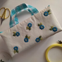 کیف آرایش پارچه ای گلدوزی شده با دست