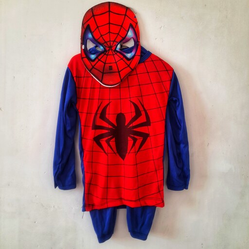 لباس مرد عنکبوتی