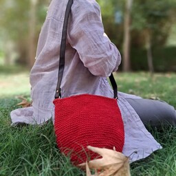 کیف بافت با کاموا گیف رنگ قرمز 