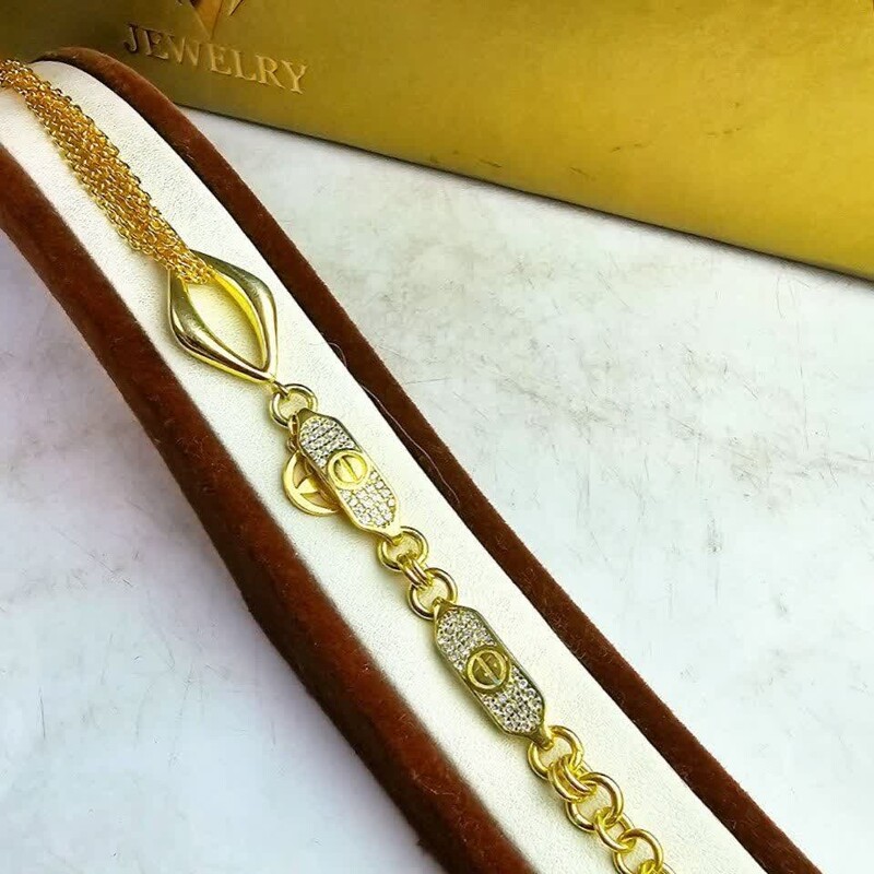 دستبند نقره زیبای زنانه طرح طلا
آبکاری طلایی
عیار نقره 925ارسال رایگان 