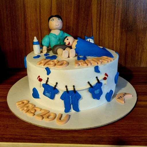 کیک تولد خامه ای با تزئینات فوندانت با فیلینگ دلخواه با تازه ترین مواد اولیه