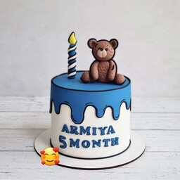 کیک تولد خونگی کارتونی با تاپر فوندانتی خرس وزن 1200کیلوگرم ( فیلینگ نوتلا و موز و گردو)