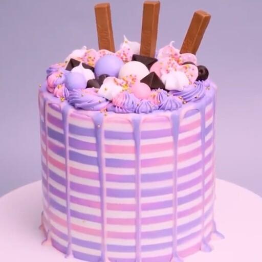 کیک تولد خانگی مخصوص دورهمی های خاطره انگیز شما با دیزاین عکس شکلاتی و روکش خامه