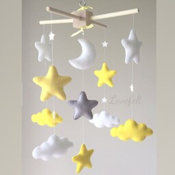 اویز نمدی سقفی برای اتاق نوزاد طرح ماه و ستاره (دستساز)