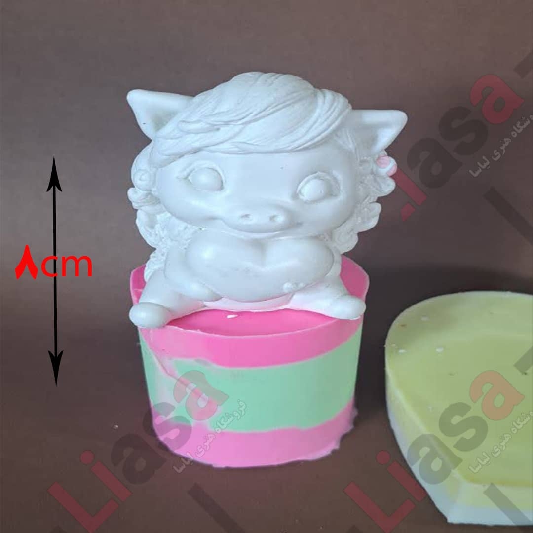 قالب اسب قلب در دست