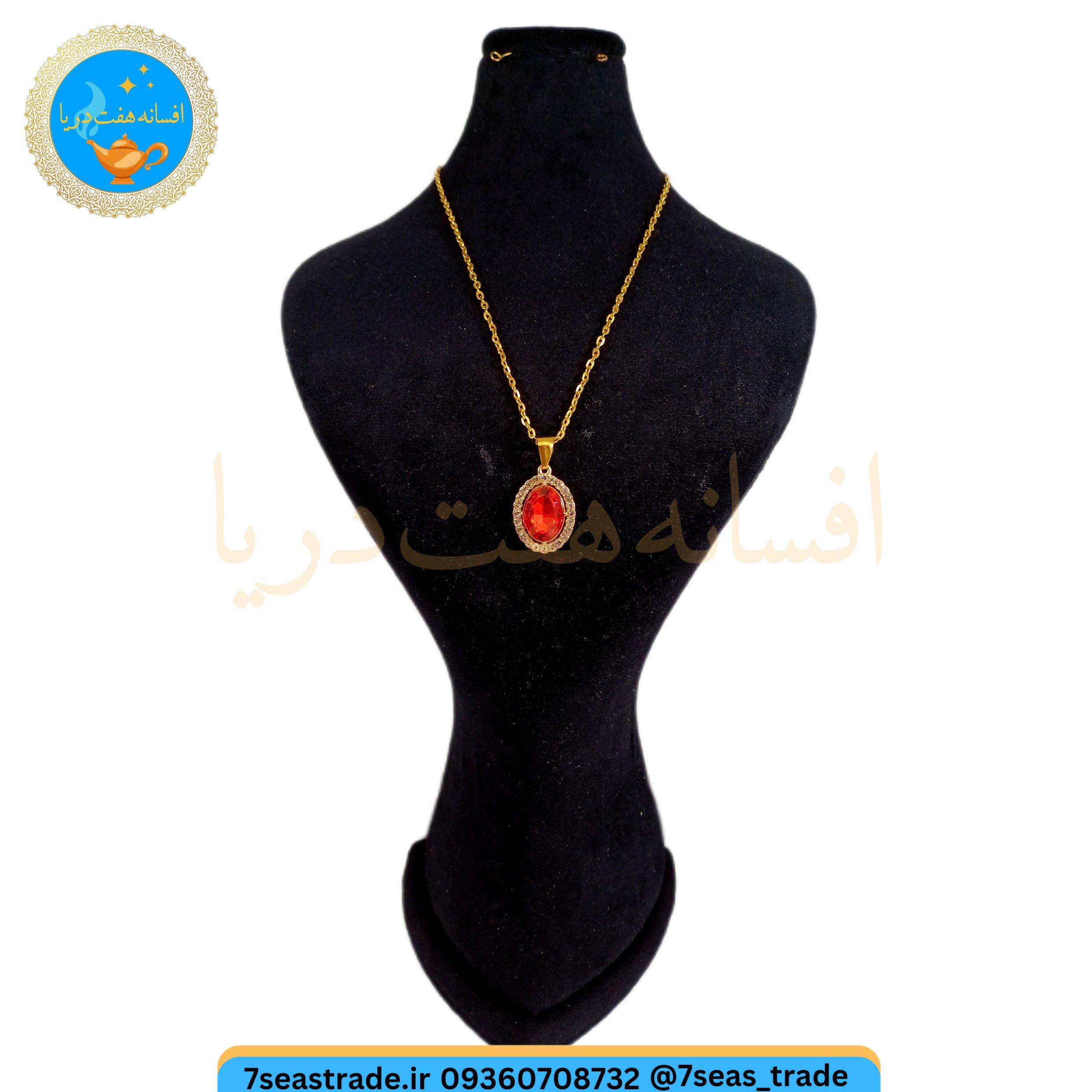 گردنبند زنانه طلایی مدال کریستال بیضی دور نگین شاین مدل یاقوت سرخ