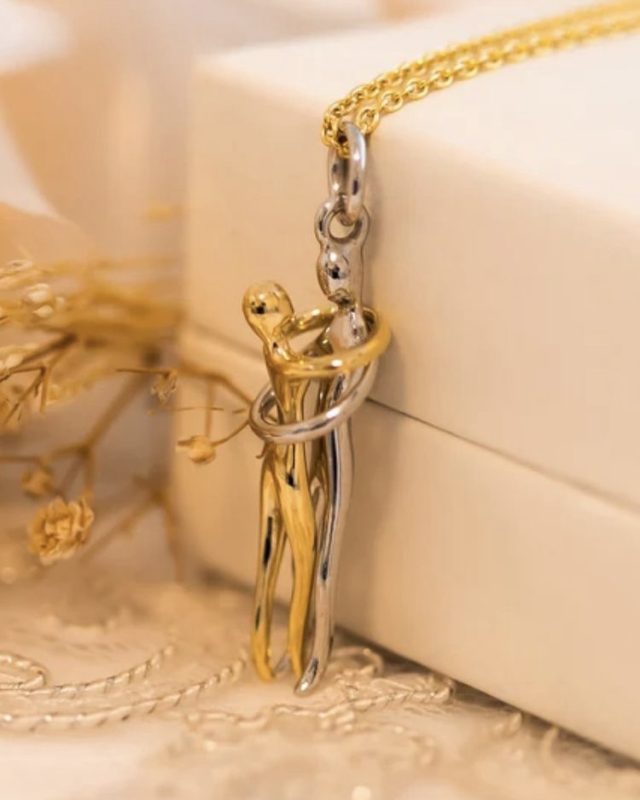 گردنبند آغوش