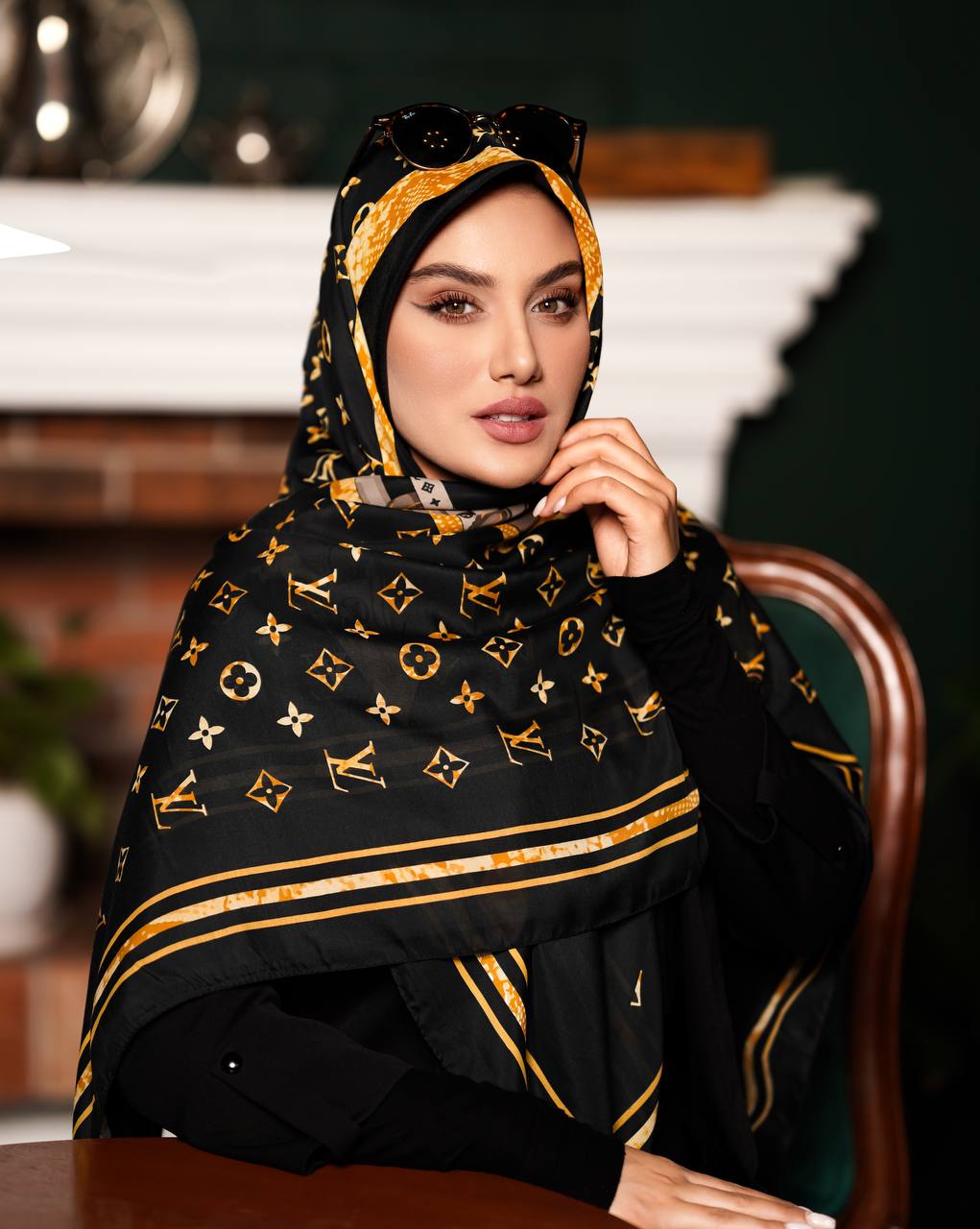 روسری نخی وال مشکی محرم طرح لویی ویتون منگوله دار سایز 140 کد 175