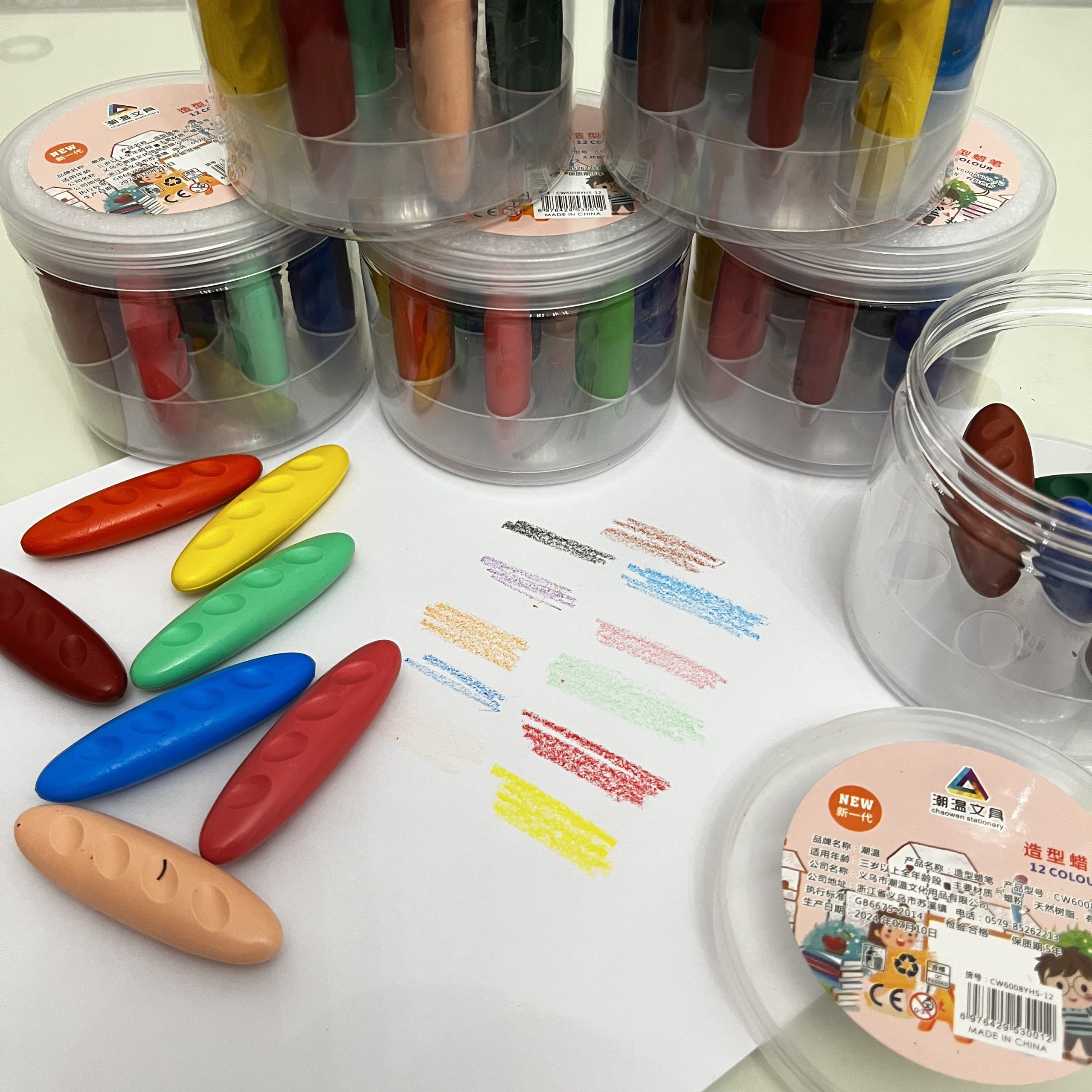 مداد شمعی جادویی 12 رنگ با قابلیت پاک شدن آسان از سطوح مناسب کودک بالای 1 سال