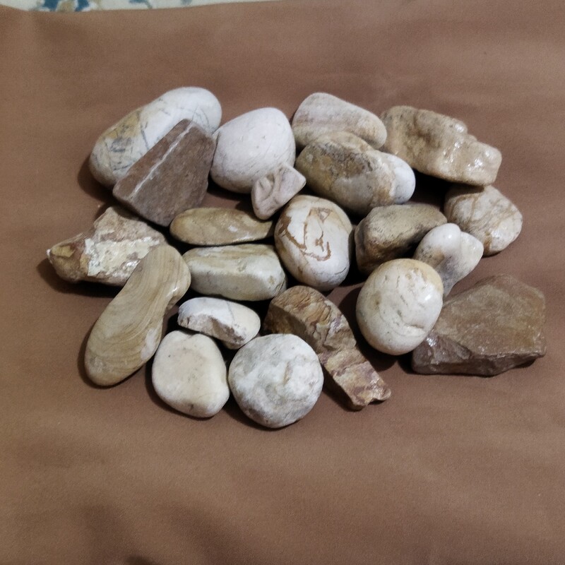سنگ رودخانه ای ، مناسب کارهای دستی ، رزینی و شمع سازی، قابل استفاده در آکواریوم و تراریوم