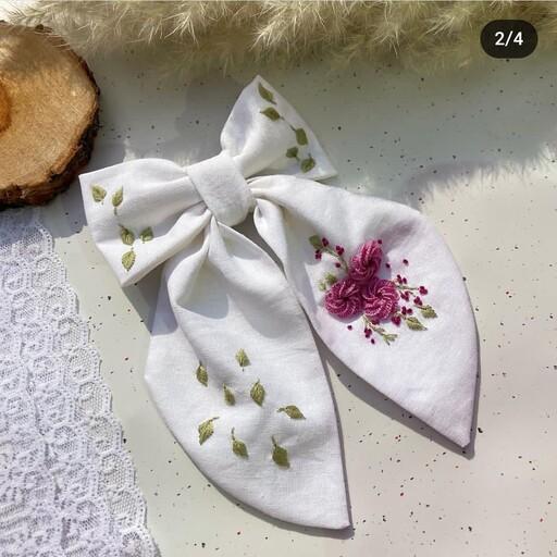 گلسر پاپیونی گلدوزی شده با دست سفید رنگ