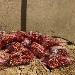 مسقطی انجیر با تزیین گل محمدی ، زرشک و مغزیجات درهم یک کیلوگرم