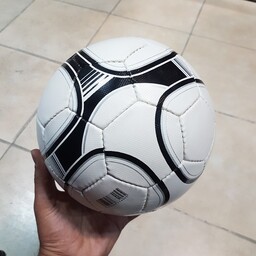 توپ فوتبال دوختی درجه یک با کیفیت و قیمت فوق العاده عالی ( حراج ) 