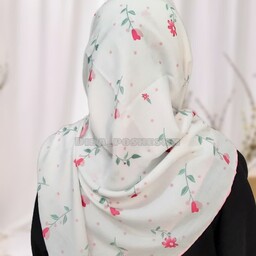 روسری حریرنخ زمینه سفید با گلهای رنگی زیبا قواره بزرگ.