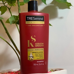 شامپو کراتین مو ترزمی TRESEMMEمدل keratin smooth حاوی روغن marula 