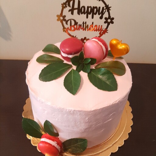 کیک خامه ای صورتی  با تزئینات ماکارون(هزینه ارسال بصورت پسکرایه بعهده مشتری هنگام تحویل )