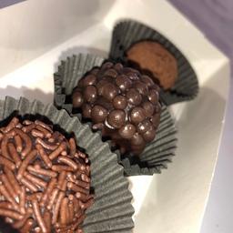 ترافل شکلاتی دست ساز با شکلات واقعی(باکس 3تایی)