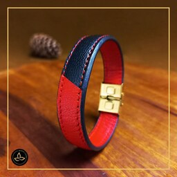 دستبند چرم طبیعی - دو رنگ قرمز-مشکی به همراه بسته بندی مناسب هدیه