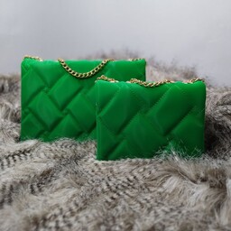 کیف ورنی لطیف و براق  قابل استفاده بصورت دستی و دوشی با بند زنجیری کمربندی سایز کوچک رنگ سبز زارا (ارسال رایگان)