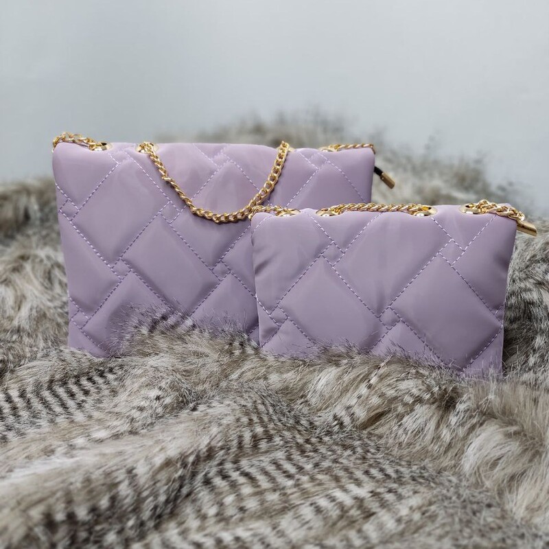 کیف ورنی لطیف و براق  قابل استفاده بصورت دستی و دوشی با بند زنجیری کمربندی سایز کوچک رنگ یاسی (ارسال رایگان)