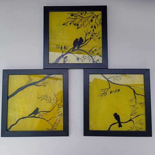 تابلو سه تکه نقاشی روی شیشه با ویترای طرح پرندگان ابعاد 20 در 20 قاب مشکی دو سانتی تخت 