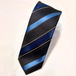 کراوات دیپلمات  آبی مشکی راه راه ترک اصیل کیفیت عالی کد 78 کار جدید هست باخرید این کراوات یک عدد انگشتر هدیه میگیرید