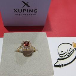 انگشتر  ظریف زنانه از جنس مس روکش طلا  از برند ژوپینگ Xuping رنگ ثابت کاملا مشابه طلا  با نگین قرمز کوچک مربعی سایز 9