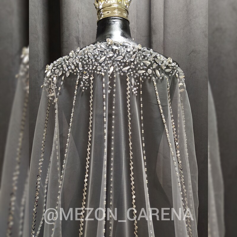 تل تور سر عربی عروس لاکچری جواهر دوزی شده با سنگ کریستال و دور دوزی شده با قد 2 متری مزون کارنا