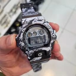 ساعت  مچی جی شاک GDX6900  جیشاک مشکی رگه سفید GShock)  ، تنظیم اتوماتیک با پایتخت کشورها ، اتولایت دار