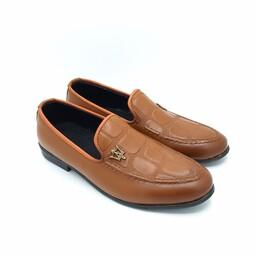 کفش چرم مردانه کالج مجلسی مناسب کت و شلوار و اداری و اسپرت محکم و سبک و بادوام رنگ عسلی طرح مازراتی مشبک 220147