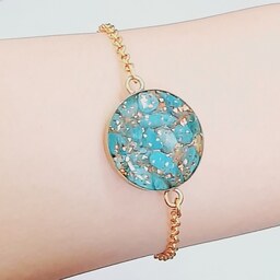 دستبند شیک دخترانه رزینی طرح سنگ فیروزه و ورق مس با زنجیر طلایی