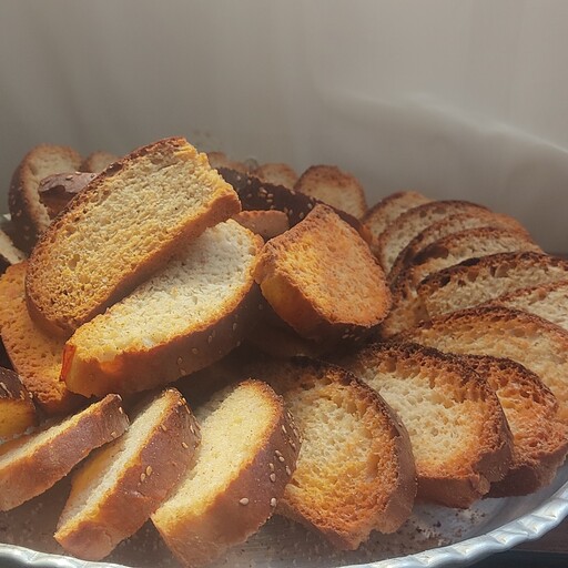 نان سوخاری تازه با طعم هل و زعفران خانگی خوشمزه ترد 