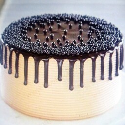 کیک تولد با روکش شکلاتی 