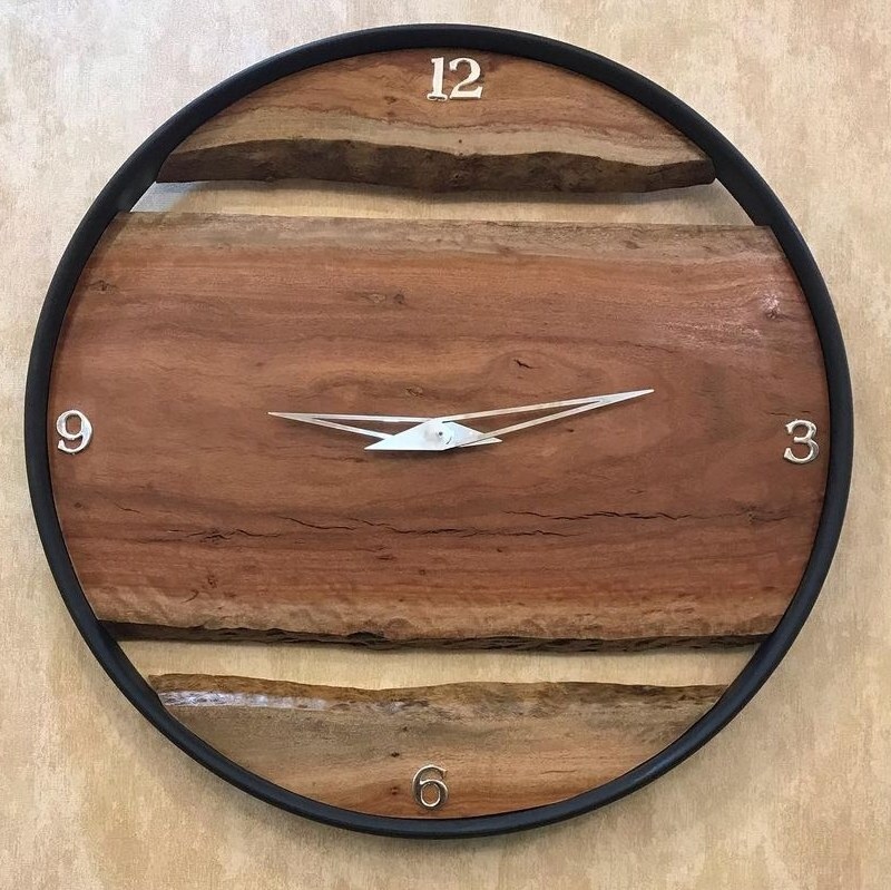 ساعت دیواری چوبی 