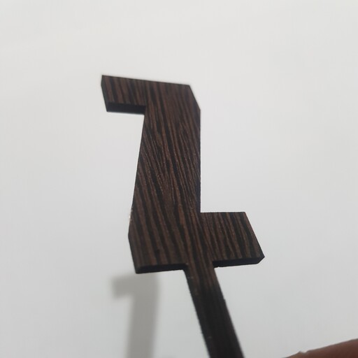 تاپر کیک تولد چوبی، رنگ تیره، طرح حرف Z، مدل 001