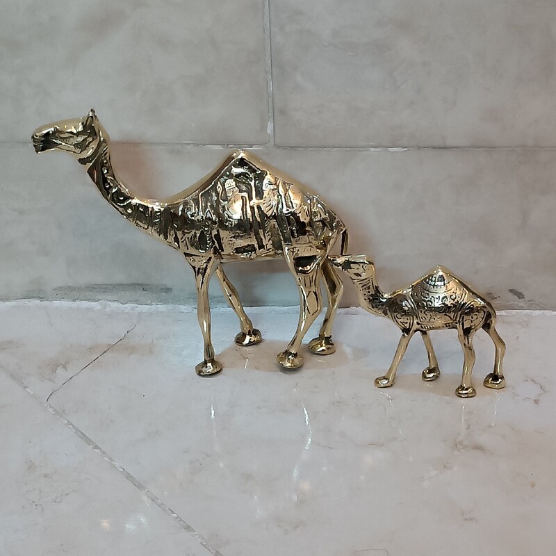 مجسمه برنجی و تزیینی و دکوری حیوانات طرح شتر مادر و بچه کد 261(مجسمه برنجی)