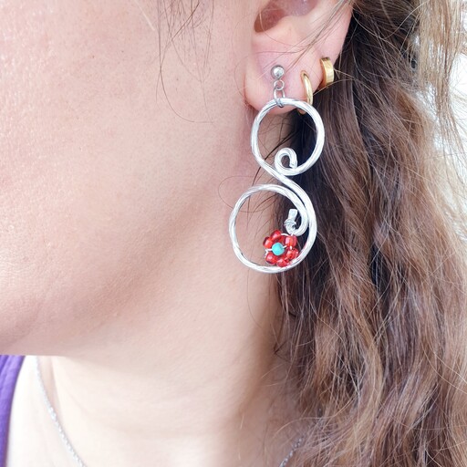 نیمست دستساز  حلقه تودرتو ، یک جفت گوشواره و گردنیدر 2 طرح( نگین شفاف 7 رنگ و گل قرمز)ابعاد 2.5 در 5 سانت