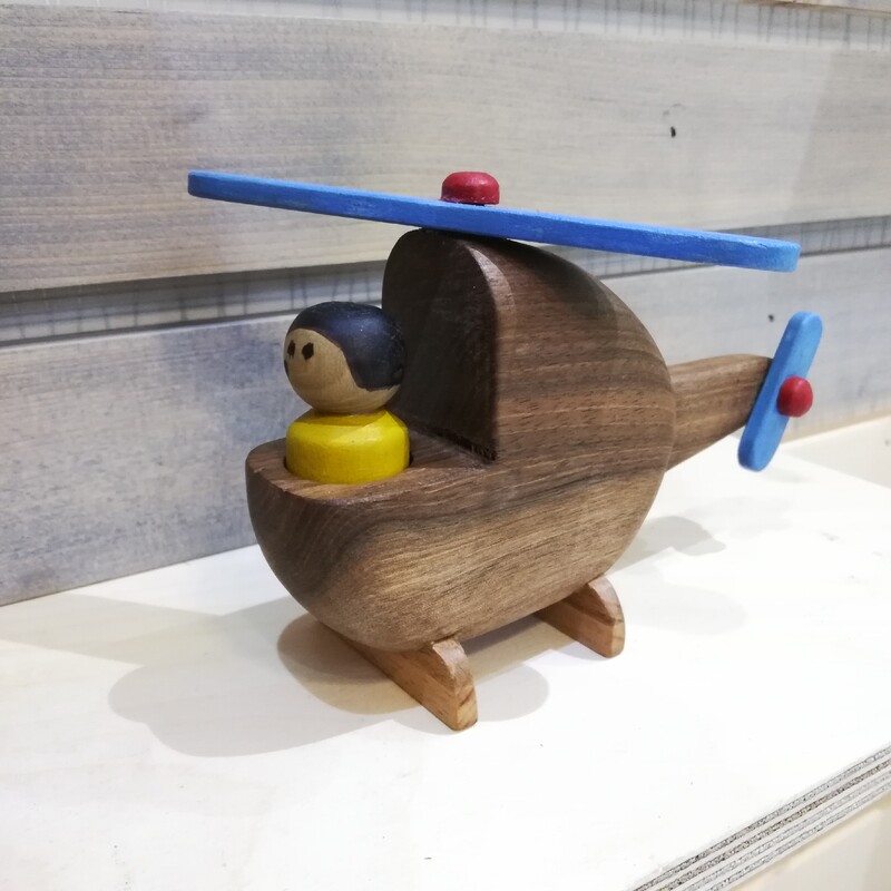هلیکوپتر  اسباب بازی چوبی با پوشش روغن گیاهی مناسب کودکان